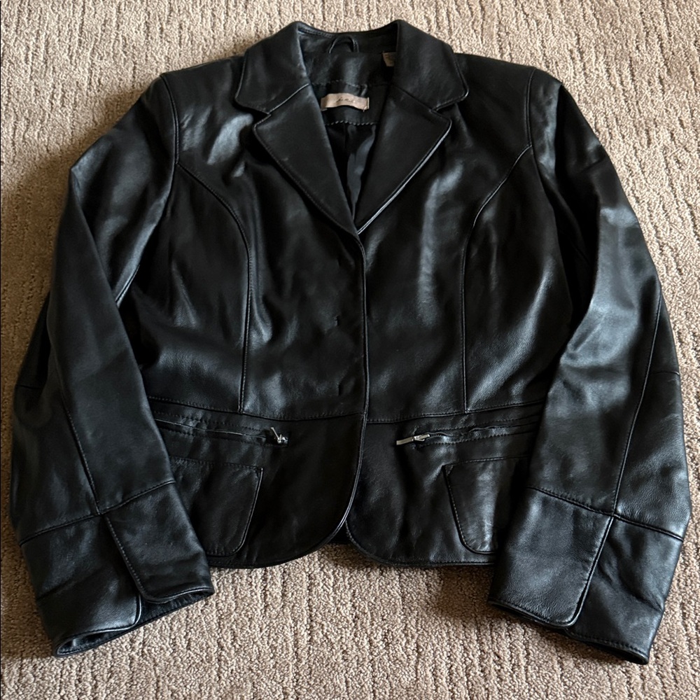 Sleek Black 100% Leather Women's Jacket